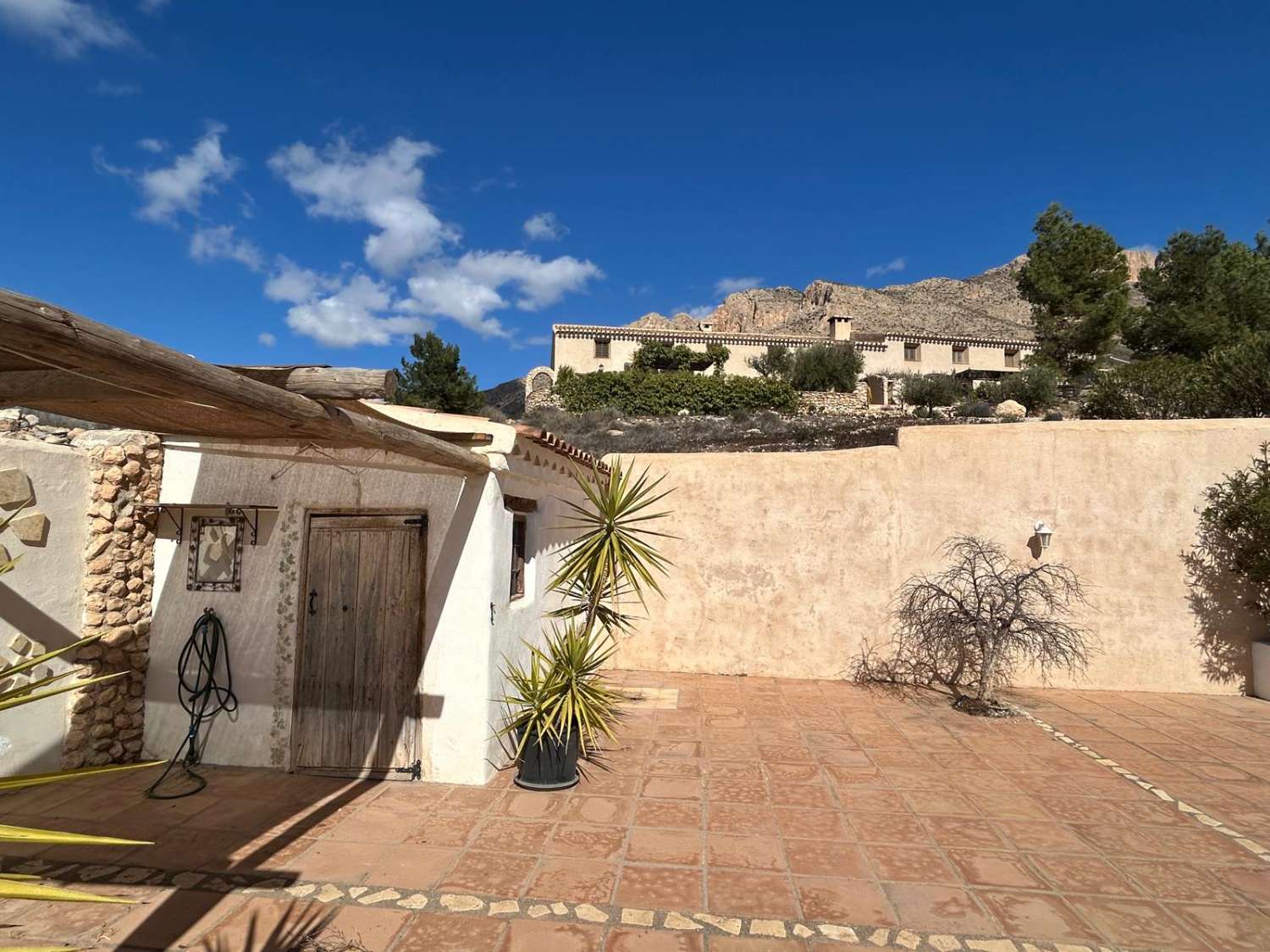 Exquisito cortijo de 7 dormitorios con gran piscina en hermosa ubicación