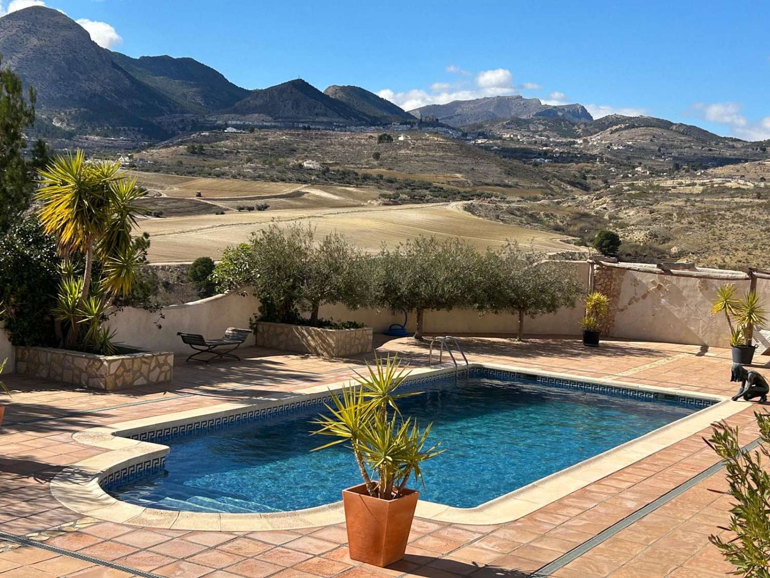 Exquisito cortijo de 7 dormitorios con gran piscina en hermosa ubicación