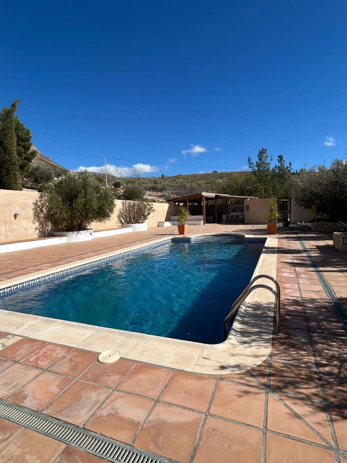 Exquisito cortijo de 7 dormitorios con gran piscina en hermosa ubicación