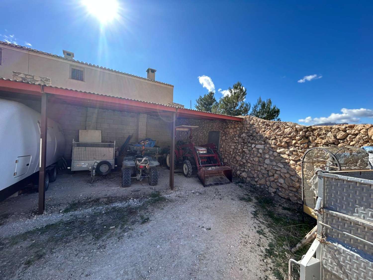 Exquisito cortijo de 7 dormitorios con gran piscina en hermosa ubicación