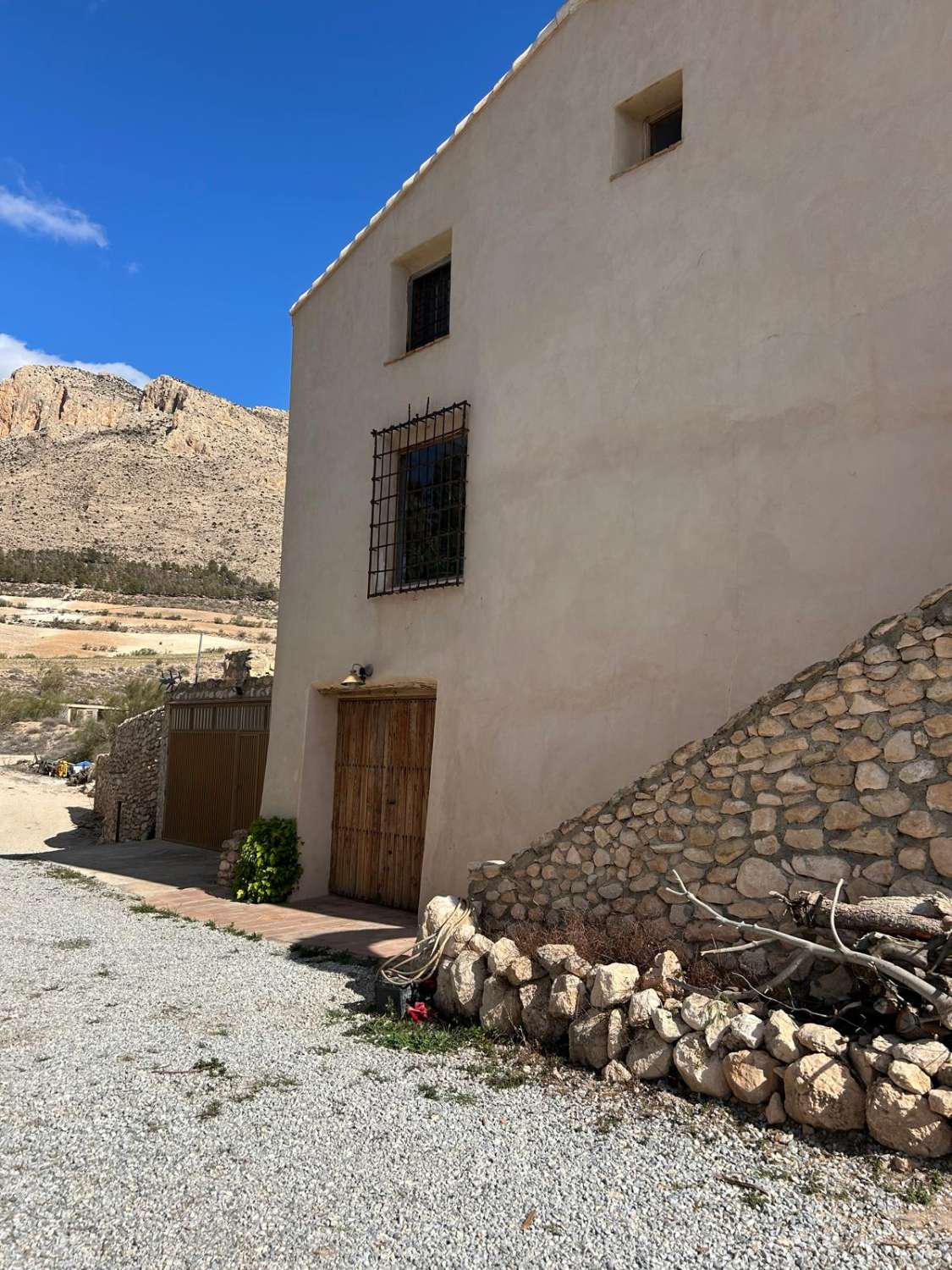 Exquisito cortijo de 7 dormitorios con gran piscina en hermosa ubicación