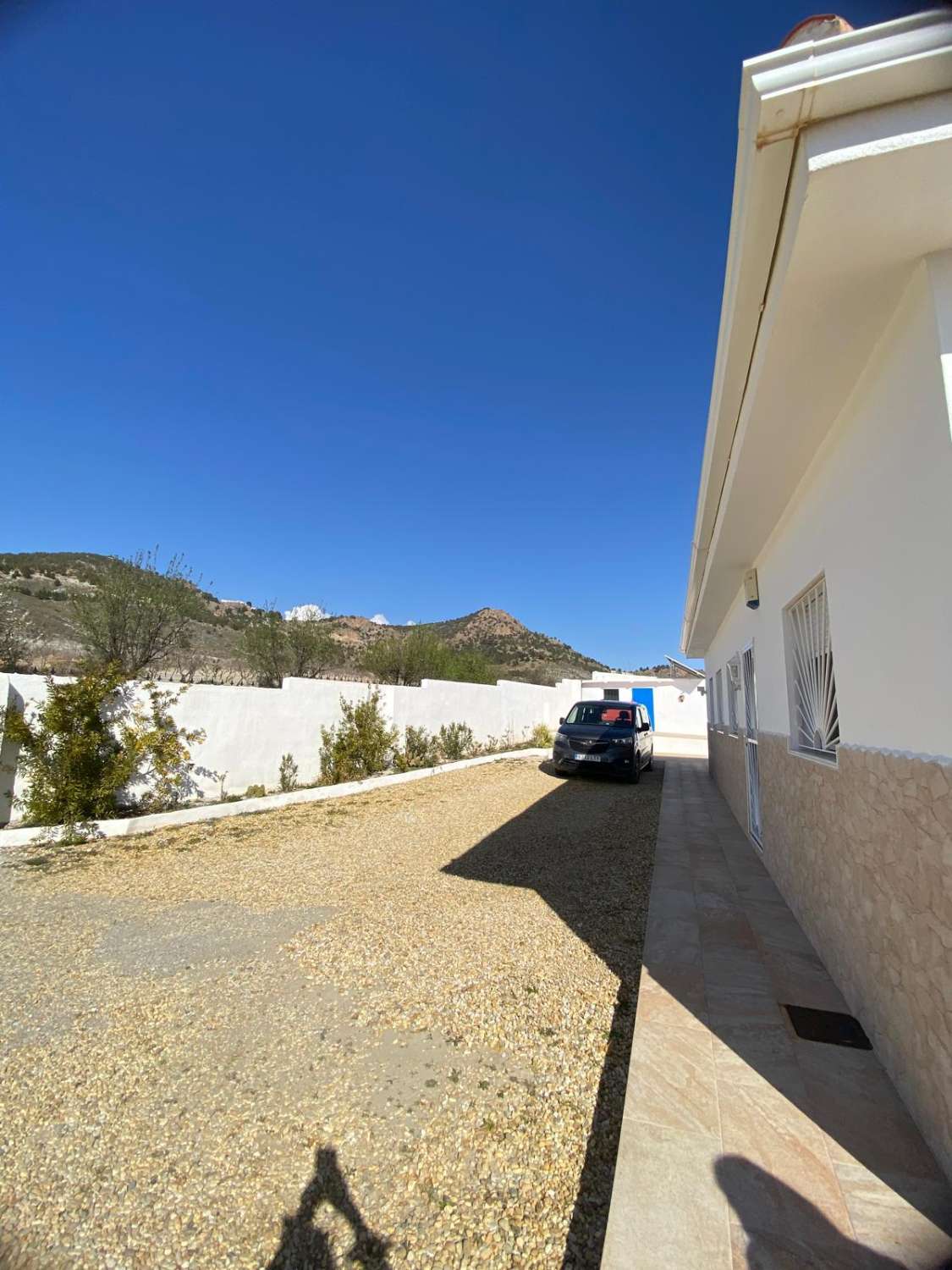 Impresionante villa de 4 dormitorios y 4 baños con terreno, piscina y apartamento de un dormitorio en Oria